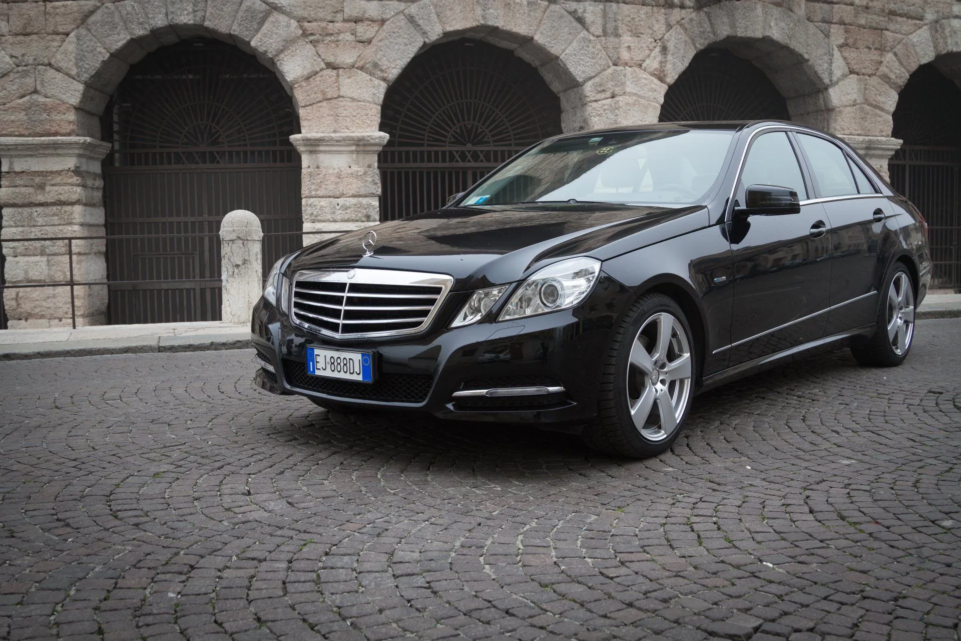 Роскошный автомобиль в Verona